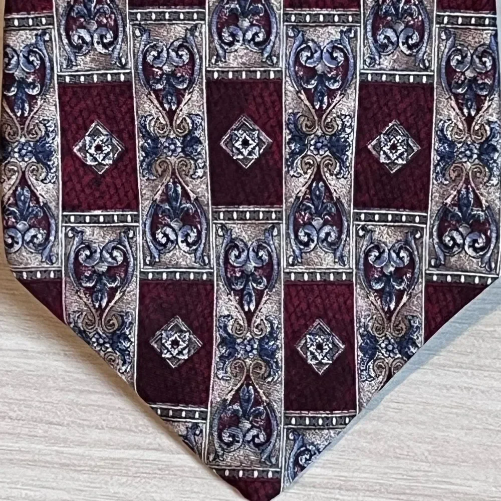 Johnny Carson Mens Silk Tie